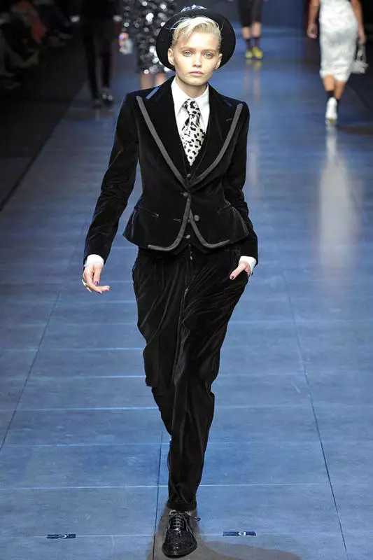 Kostum Wanita Seluar 2021 (242 Foto): Trend Baru dan Fesyen, Gaya Chanel 14844_127