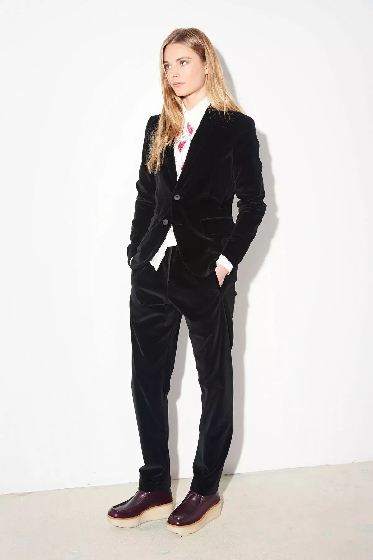 Trououser အမျိုးသမီးဝတ်စုံများ 2021 (242 ဓာတ်ပုံ) - အသစ်နှင့်ဖက်ရှင်ခေတ်ရေစီးကြောင်း, Chanel စတိုင် 14844_129