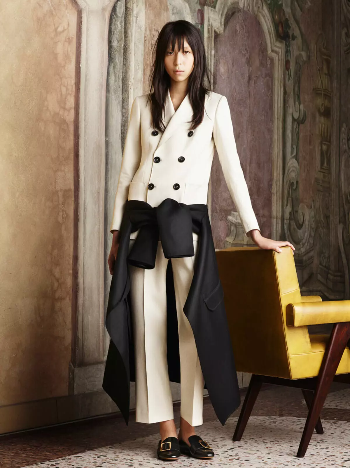 Женски костюми за панталони 2021 (242 снимки): нови и модни тенденции, стил на Chanel 14844_169