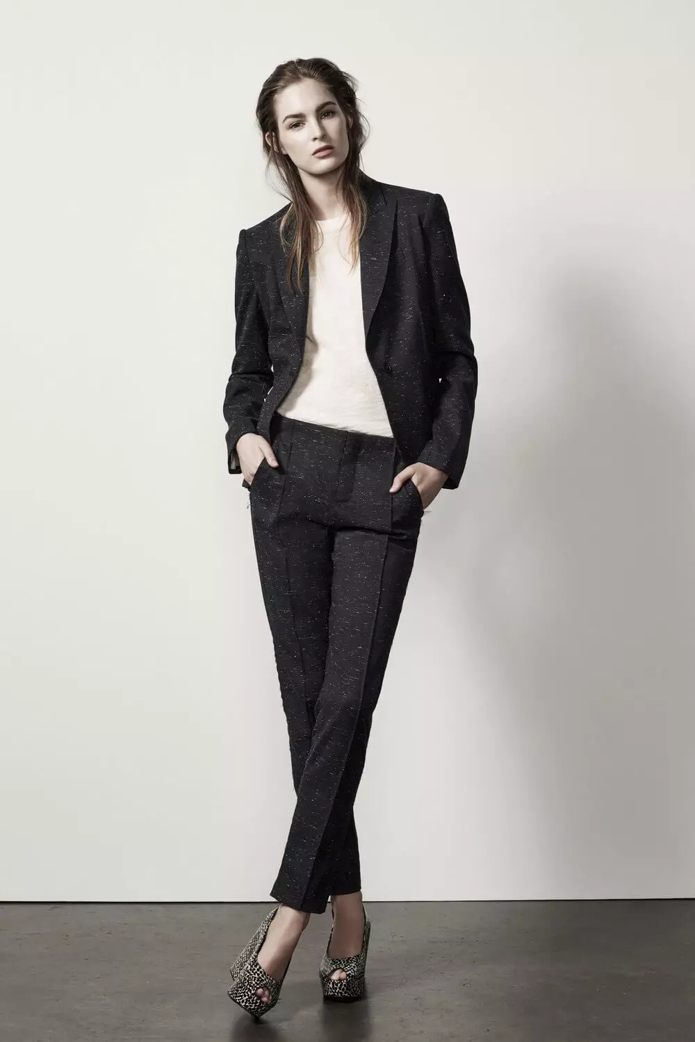 Ženske kostime pantalona 2021 (242 fotografije): novi i modni trendovi, Chanel Style 14844_176