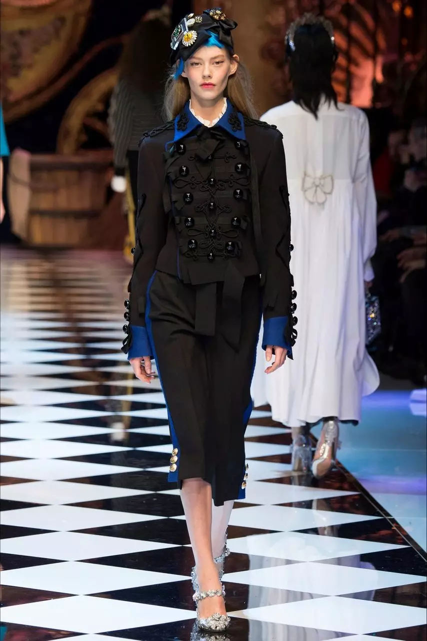 Trouser Naiste kostüümid 2021 (242 fotot): Uued ja mood suundumused, Chanel Style 14844_188