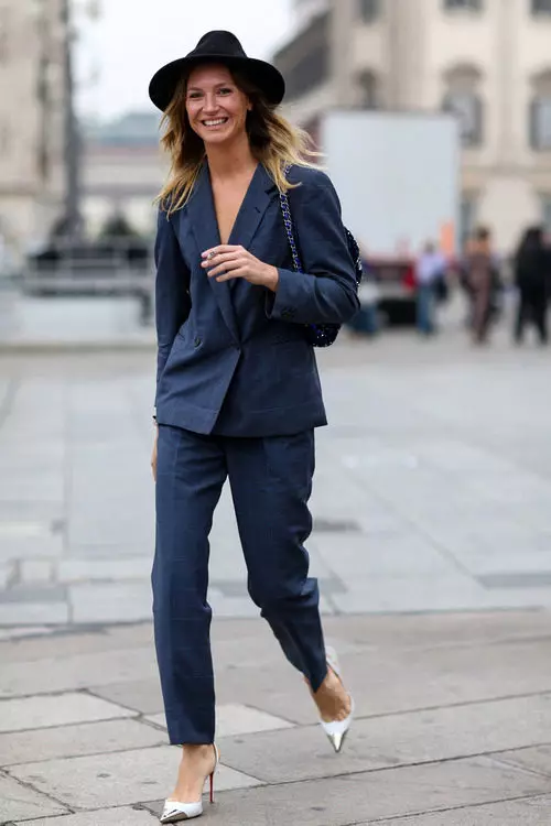 Женски костюми за панталони 2021 (242 снимки): нови и модни тенденции, стил на Chanel 14844_19