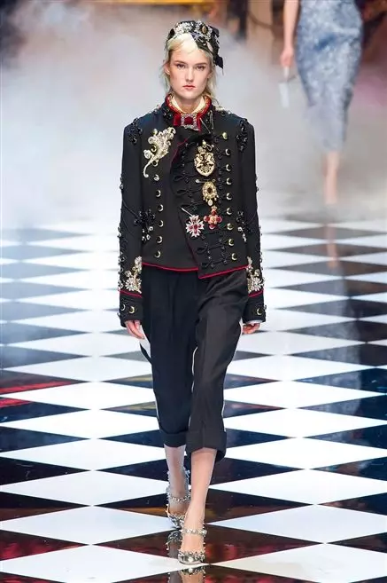 Чалбар Хатын-кызлар костюмы 2021 (242 фото): Яңа һәм мода тенденцияләре, Шанель стиле 14844_190