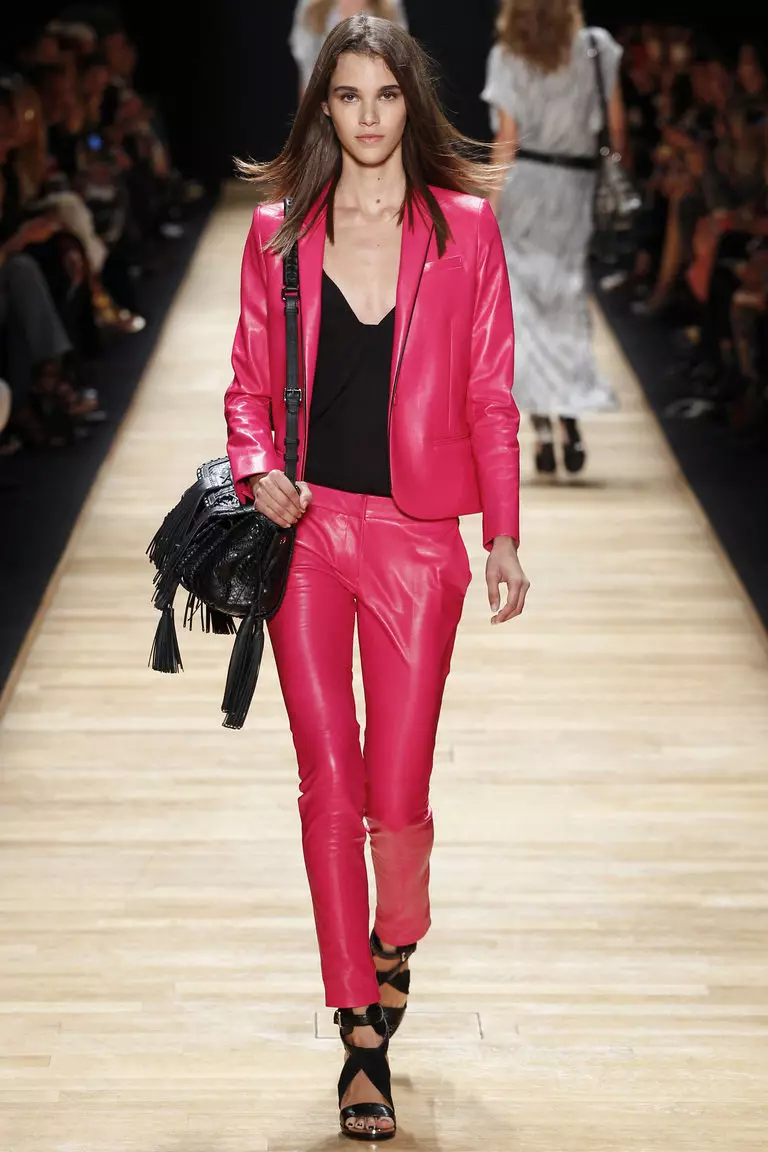 Kostumet e grave të pantallonave 2021 (242 foto): Trendet e reja dhe të modës, stili Chanel 14844_191