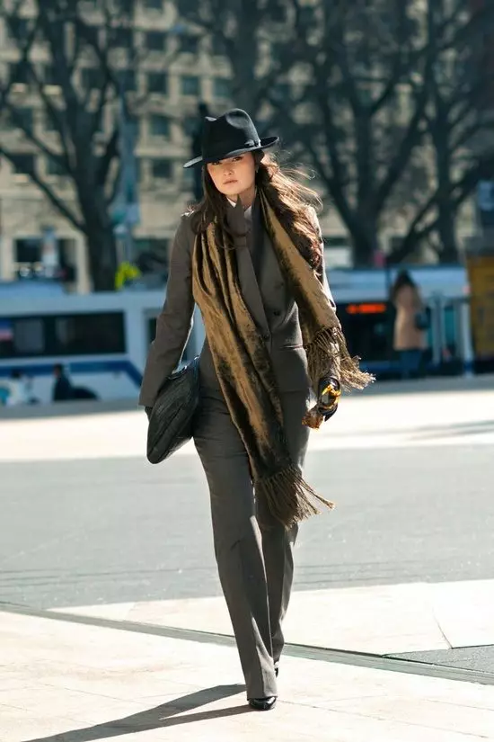 Чалбар Хатын-кызлар костюмы 2021 (242 фото): Яңа һәм мода тенденцияләре, Шанель стиле 14844_194