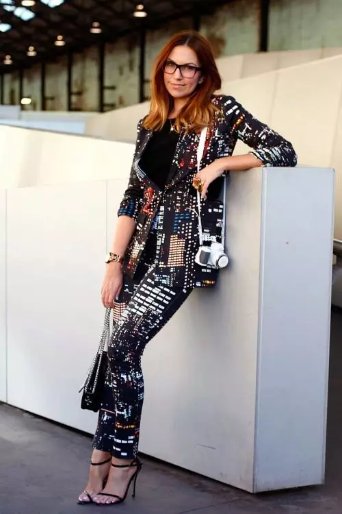 Pantaloni Costumi da donna 2021 (242 foto): tendenze nuove e alla moda, stile Chanel 14844_24
