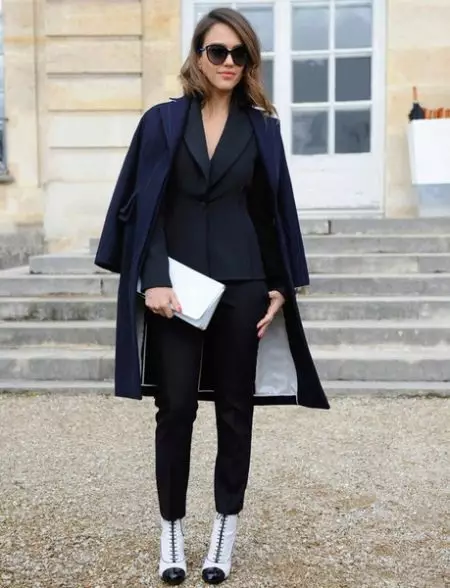 Женски костюми за панталони 2021 (242 снимки): нови и модни тенденции, стил на Chanel 14844_241