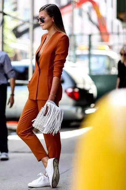 Trouser Naiste kostüümid 2021 (242 fotot): Uued ja mood suundumused, Chanel Style 14844_26