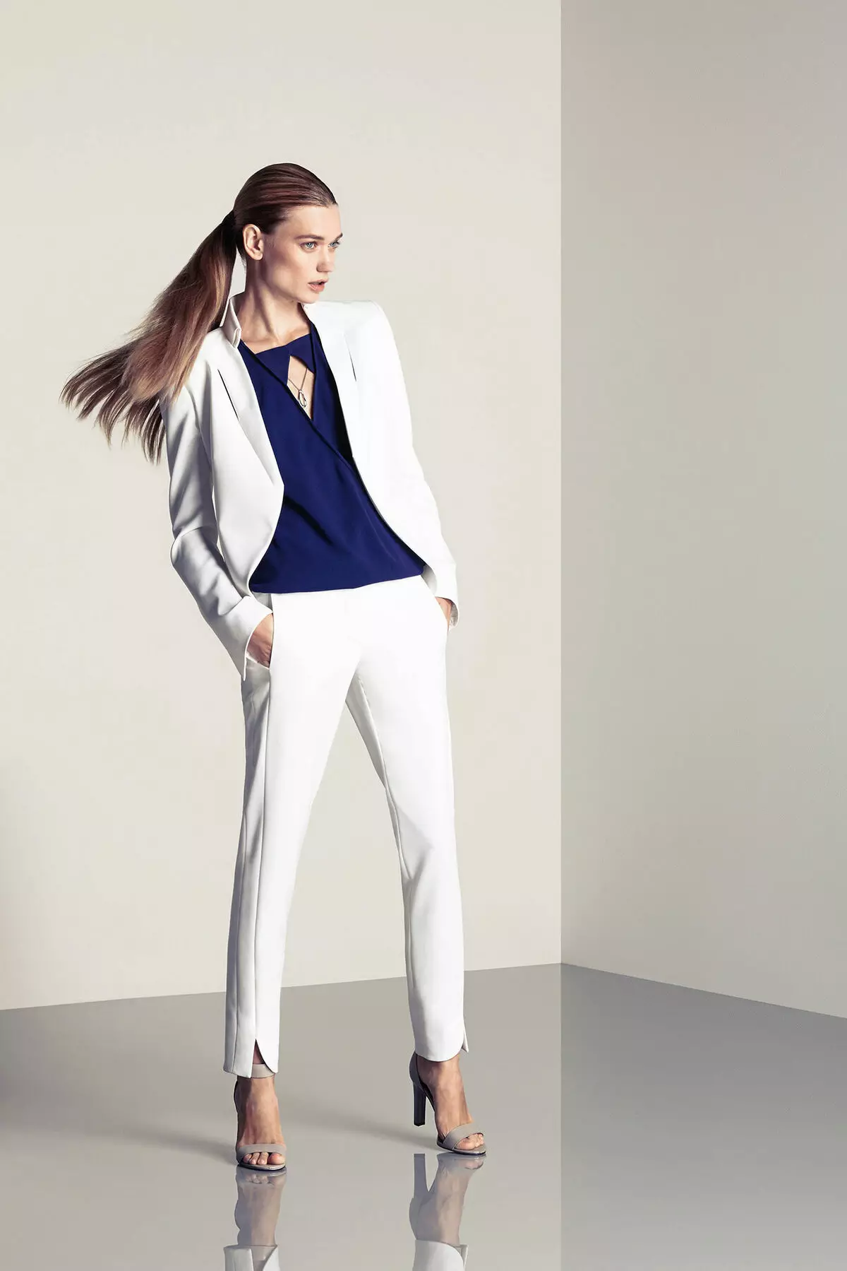 Kostiumy Damskie Spodnie 2021 (242 zdjęcia): Nowe i mody trendy, styl Chanel 14844_45