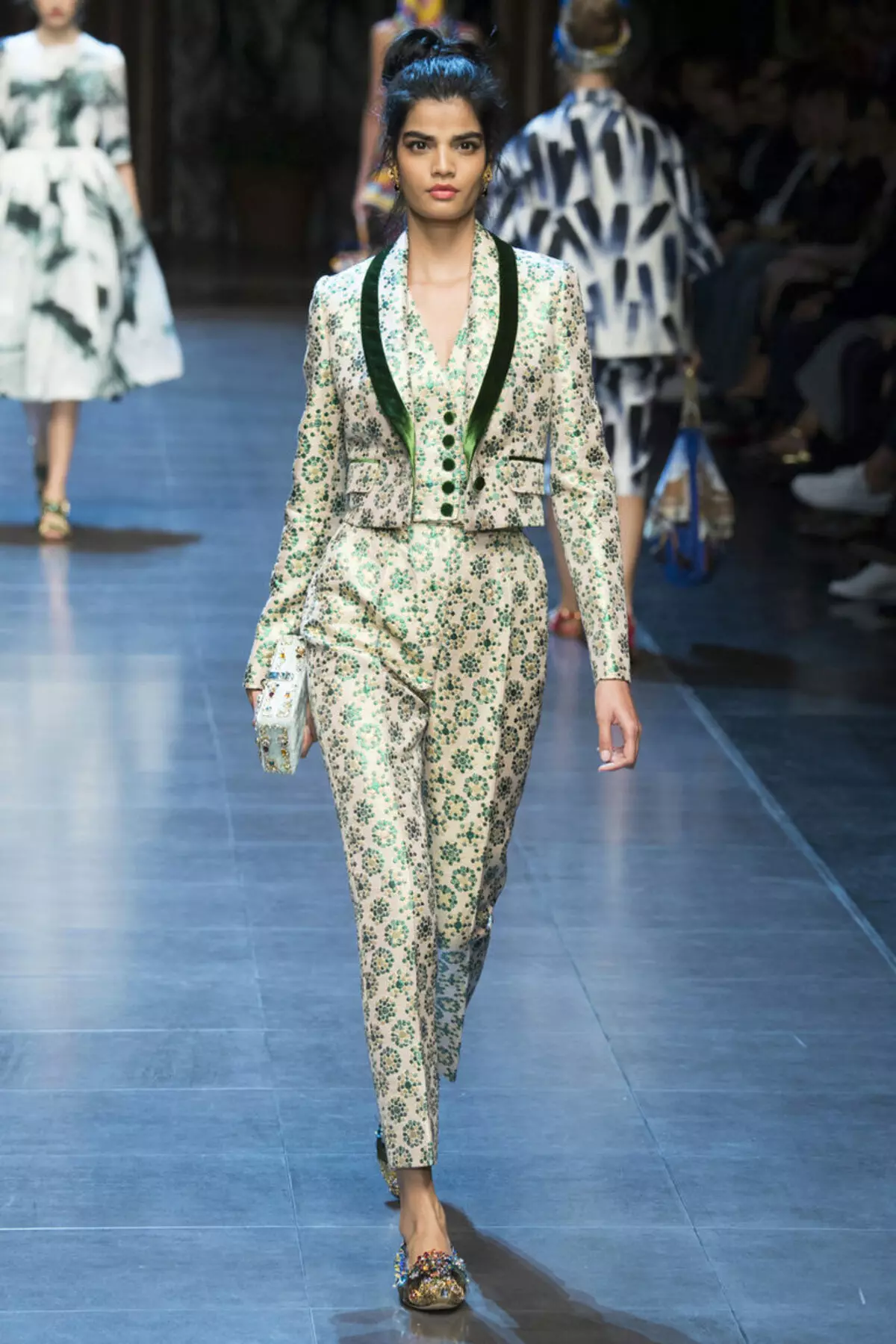Şalvar qadın geyimləri 2021 (242 şəkil): Yeni və moda meylləri, Chanel Style 14844_52