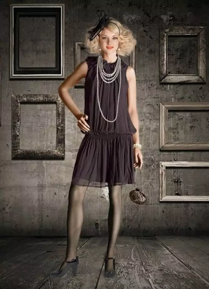 फैशन: 20s (55 फोटो): महिलाहरु को लागि सरगना शैली वस्त्र, 20 औं शताब्दीको उज्ज्वल रेट्रो युग 14848_23