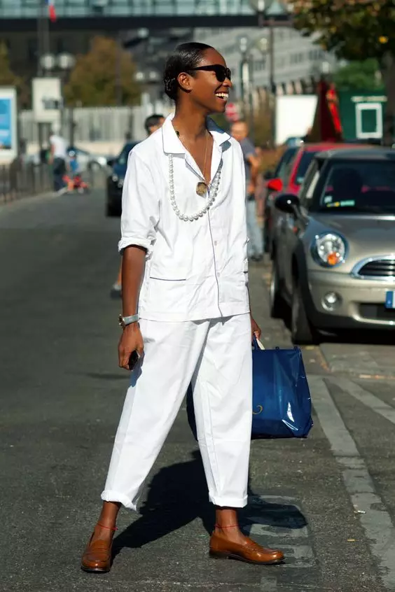 Style Pajama në rroba (37 foto): Trendet e modës në vitin 2021, kadife dhe tendenca të tjera të kësaj modaliteti të pranverës 14854_7