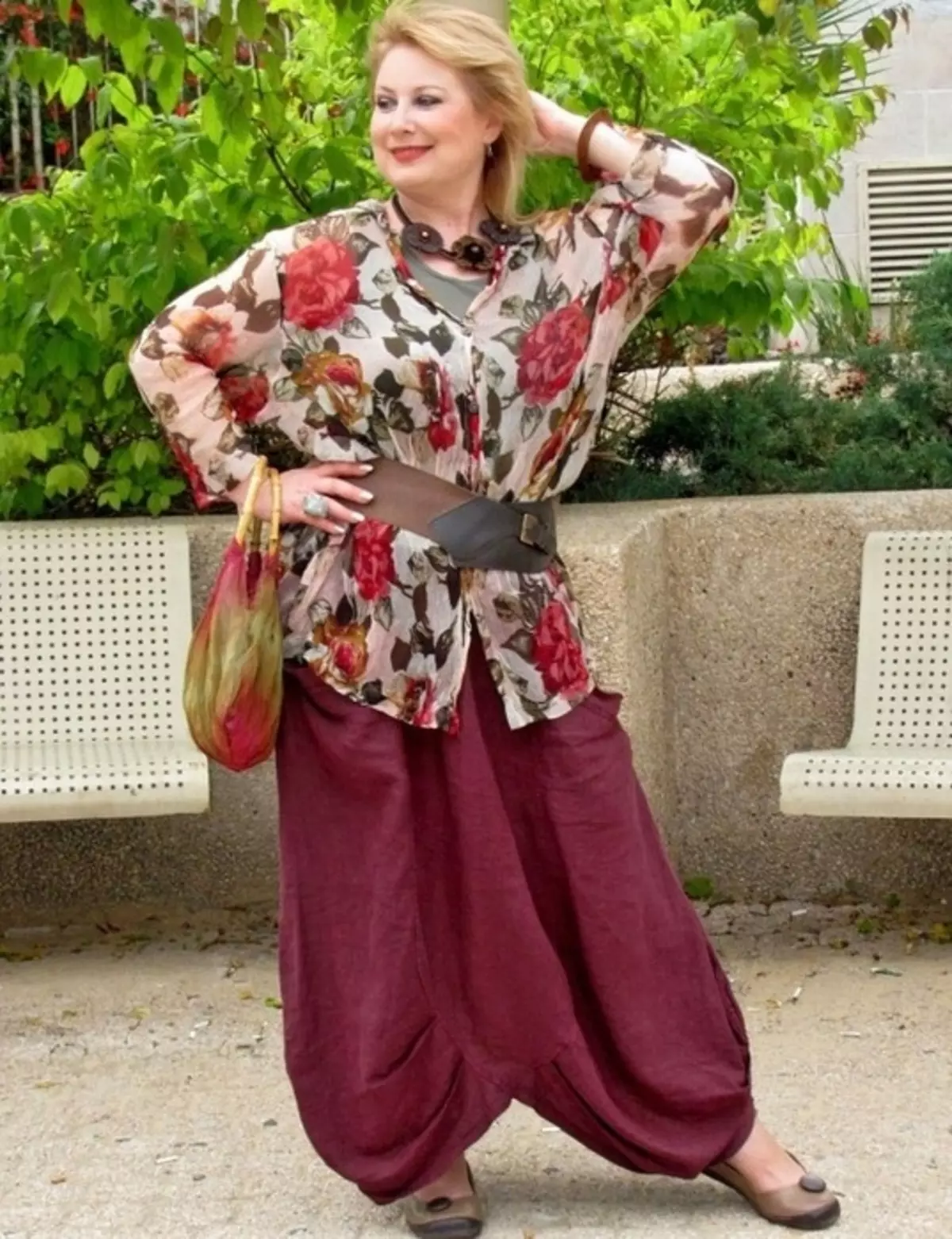 Bocho-style pour complète (64 photos): tricoté de style boho pour les femmes après 50, règles d'utilisation des éléments Booho en vêtements 14862_13