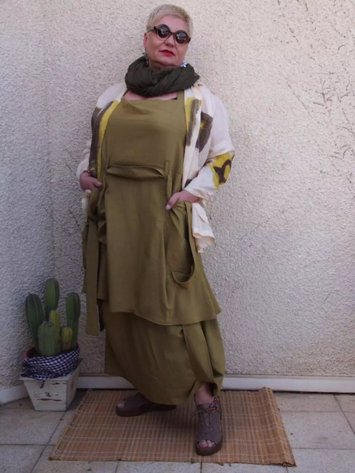 Bocho stilu za potpunu (64 slike): pletene stvari u boho stil za žene nakon 50, pravila za korištenje booho elemenata u odjeću 14862_18
