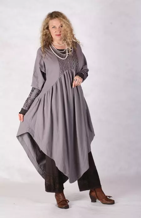 Бочо стил за пълен (64 снимки): плетени неща в Boho стил за жени, след като на 50, правилата за използване на booho елементи в облеклото 14862_4