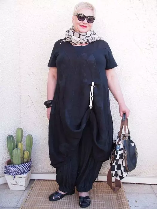 Бочо стил за пълен (64 снимки): плетени неща в Boho стил за жени, след като на 50, правилата за използване на booho елементи в облеклото 14862_50