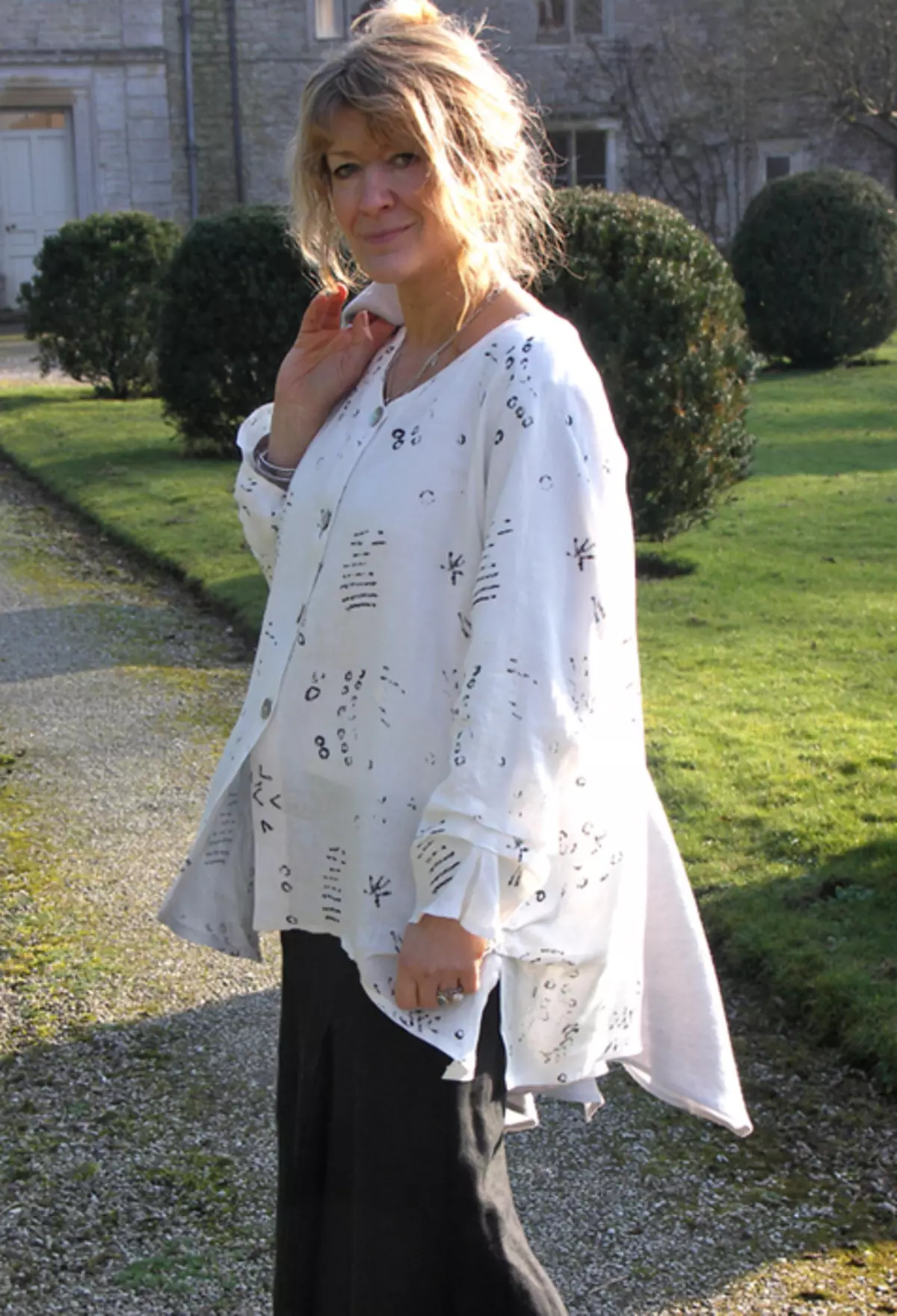 Бочо стил за пълен (64 снимки): плетени неща в Boho стил за жени, след като на 50, правилата за използване на booho елементи в облеклото 14862_63