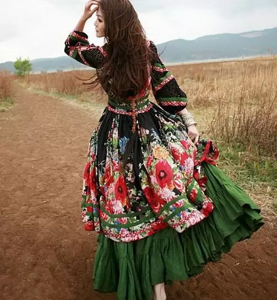 Bocho-style pour complète (64 photos): tricoté de style boho pour les femmes après 50, règles d'utilisation des éléments Booho en vêtements 14862_8