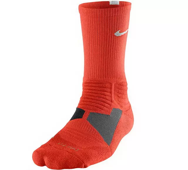 Nike Socks (48 پارچە رەسىم): ئاياللار تەنتەربىيە مودېللىرى 14939_23