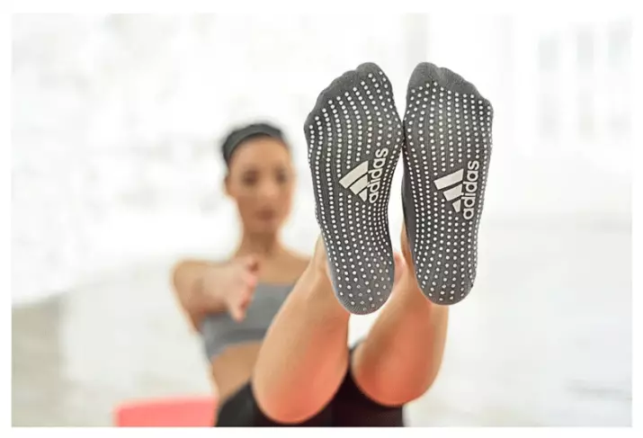 Kojinės joga (26 photos): Adidas modelių kvėpavimo pratimai be pirštų 14947_15