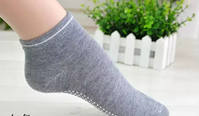 Ponožky pre jogu (26 fotiek): Adidas modely pre Pilates bez prstov 14947_19