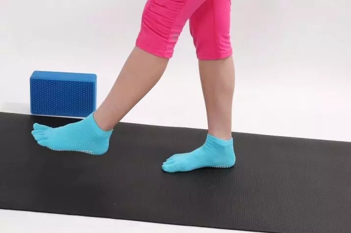 Ponožky pre jogu (26 fotiek): Adidas modely pre Pilates bez prstov 14947_2