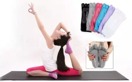 Ponožky pre jogu (26 fotiek): Adidas modely pre Pilates bez prstov 14947_25