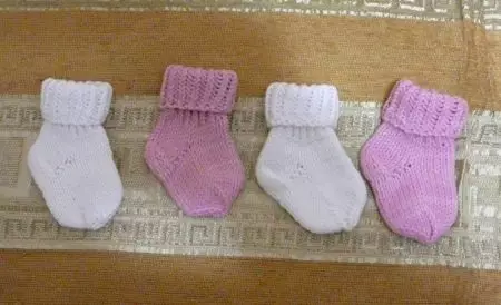 Sokken voor pasgeborenen (59 foto's): gebreide modellen voor meisjes, worden bepaald met maten 14951_47