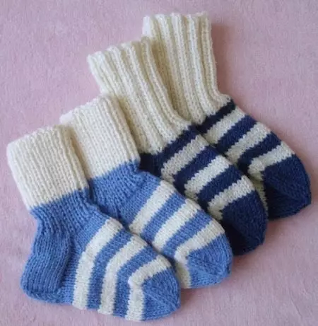 Calze per neonati (59 foto): Modelli a maglia per ragazze, sono determinati con dimensioni 14951_50
