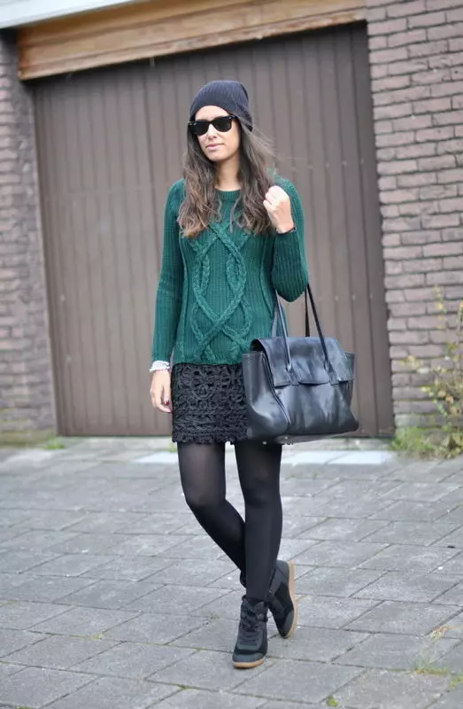 Swart Snovers (39 foto's): Wat om te se dra vroue suede en leer winter, rooi-swart skoene, modelle met strass 14988_37