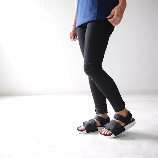 Sandal Adidas (25 foto): Model Olahraga Wanita, Line Sand Sand Sandal Cyprex 14997_6