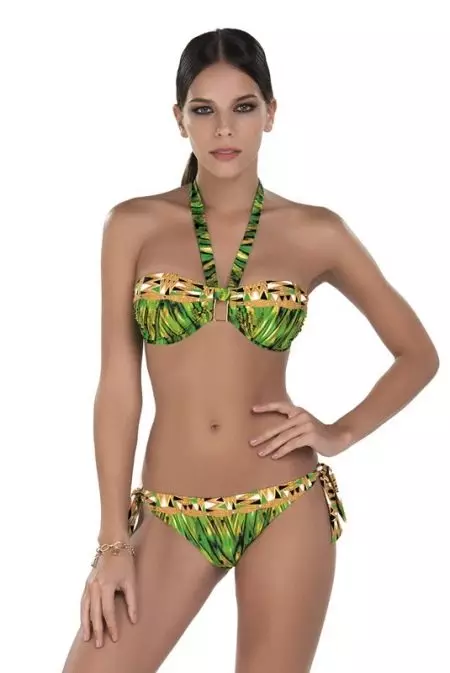 Rebecca Swimsuits (39 sary): Models handro amin'ny fandroana Hongria 1499_23