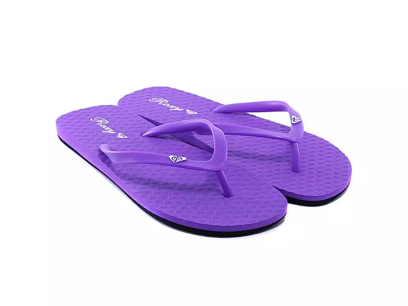 Slaps karet (51 foto): Sandal wanita kanthi irung tertutup, Model Pijet nganggo Spike Nike 15022_29