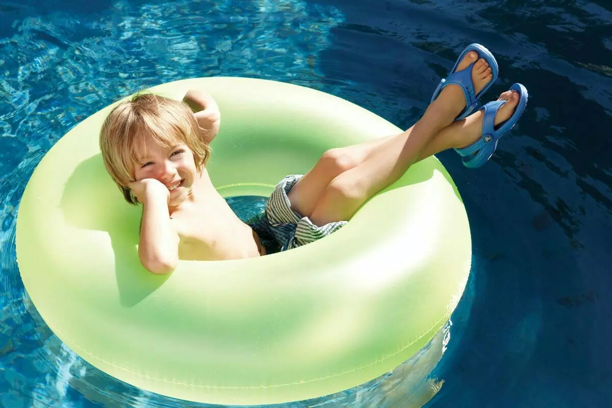Shale for the Pool (32 foto): pantofole da spiaggia e modelli di balneazione in piscina 15030_14