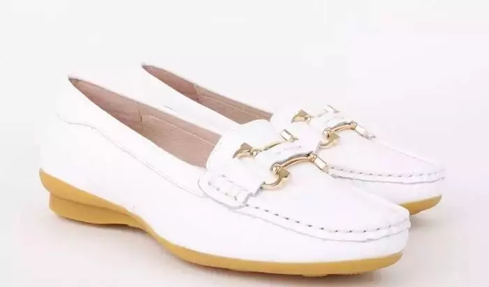 White moccasins kvenna (43 myndir): Leðurmyndir 15041_20