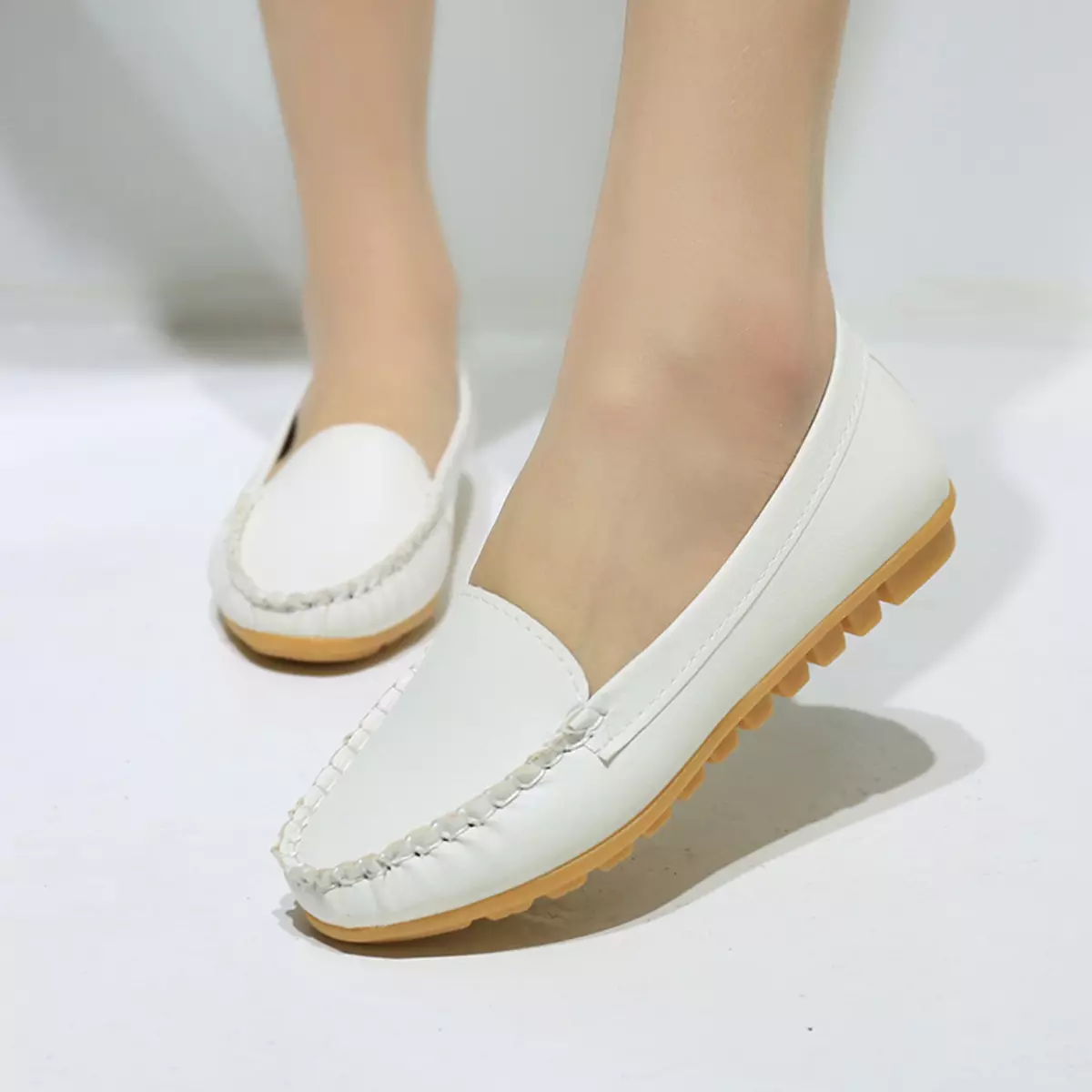 wit moccasins vroue se (43 foto's): leer modelle 15041_6