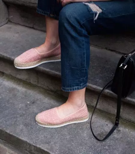 Espadrille (122 장의 사진) : 샤넬, Avon, Eleven Paris 및 Oscar de La Renta의 여성 모델, 웨지에 신발을 착용하는 신발 15052_11