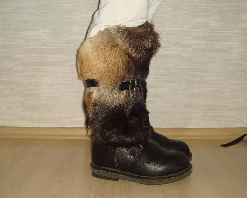 Γυναικεία φυσικές ενώσεις (53 φωτογραφίες): Παπούτσια γούνας ταράνδων που παράγονται στον Καναδά 15060_26