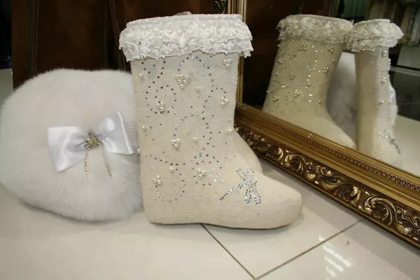 Boots Rasa Putih (27 foto): carane ngresiki sepatu putih sing ana ing bayi 15067_10