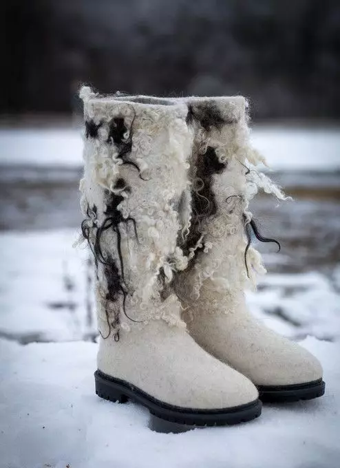 Botas de feltro branco (27 fotos): Como limpar os zapatos brancos sentidos 15067_12