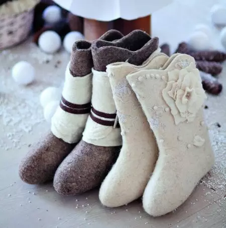 White felt boots (27 photos): how to clean the baby felted white shoes 15067_15