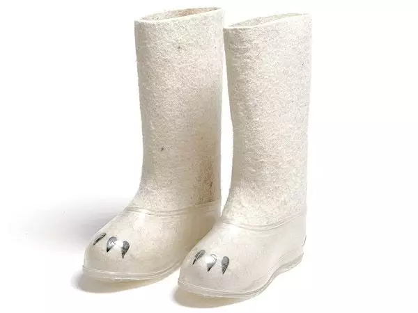 Botes de feltre blanques (27 fotos): com netejar les sabates blanques feltredes per a nadons 15067_19