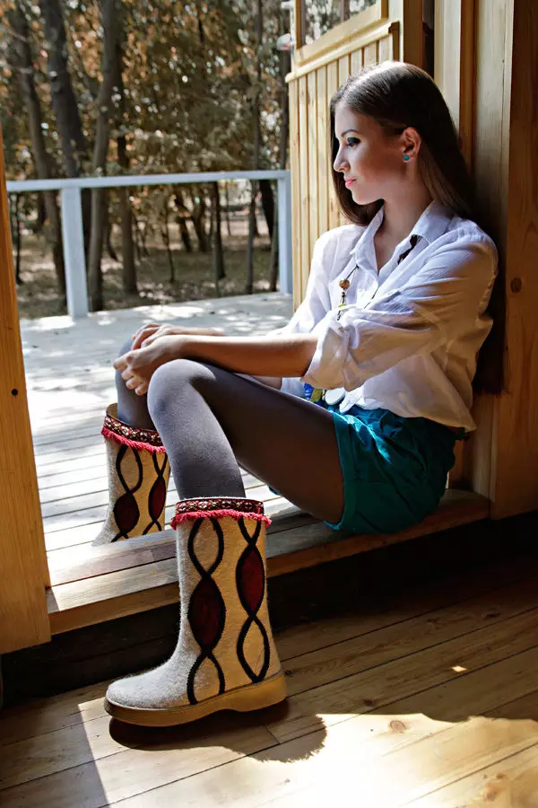 Valenki (105 fotografij): Kaj naredi ženske modele in za dekleta, čevlji iz Kedda, naslikane, koliko sodobnih moderjev 15076_4