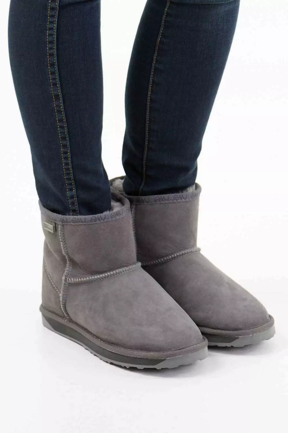 UGGS EMU (54 Lluniau): Beth i'w wisgo 15080_33