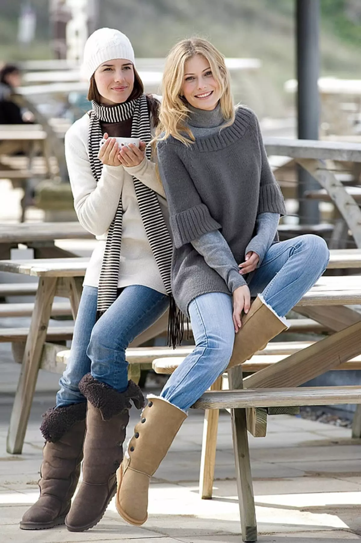 Natural Uggs (43 Fotoen): Fraen d'Modeller vun Schoofspelz an Suede 15099_25