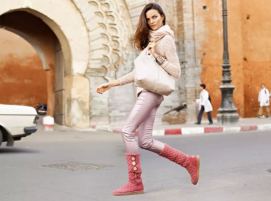 Uggs alami (43 Poto): Modél Awéwé ti Domba sareng Suede 15099_6