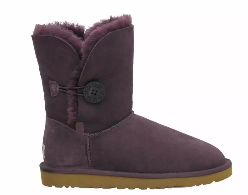 UGG-uri scurte (65 de fotografii): piele neagră cu blană, cu care purtând modele ultrashort 15102_45