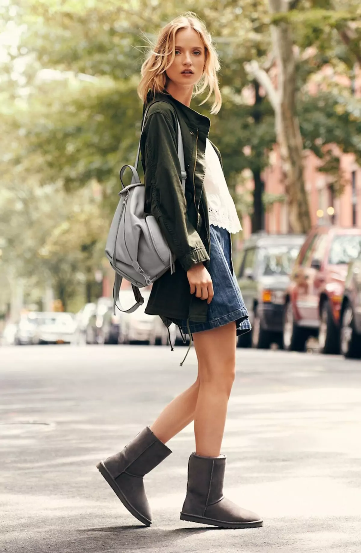 Short Uggs（65张照片）：黑色女性皮革毛皮，穿着超短模型 15102_55