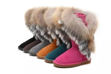 Uggs s kožešinou (78 fotek): Vysoké kožešinové modely, bílé a černé, s přírodní liškou 15107_33