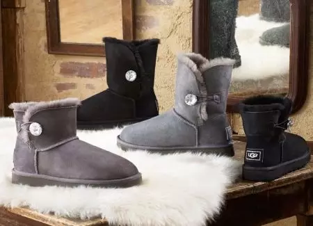 Uggs avec fourrure (78 photos): modèles de fourrure élevés, blanc et noir, avec fourrure de renard naturel 15107_44